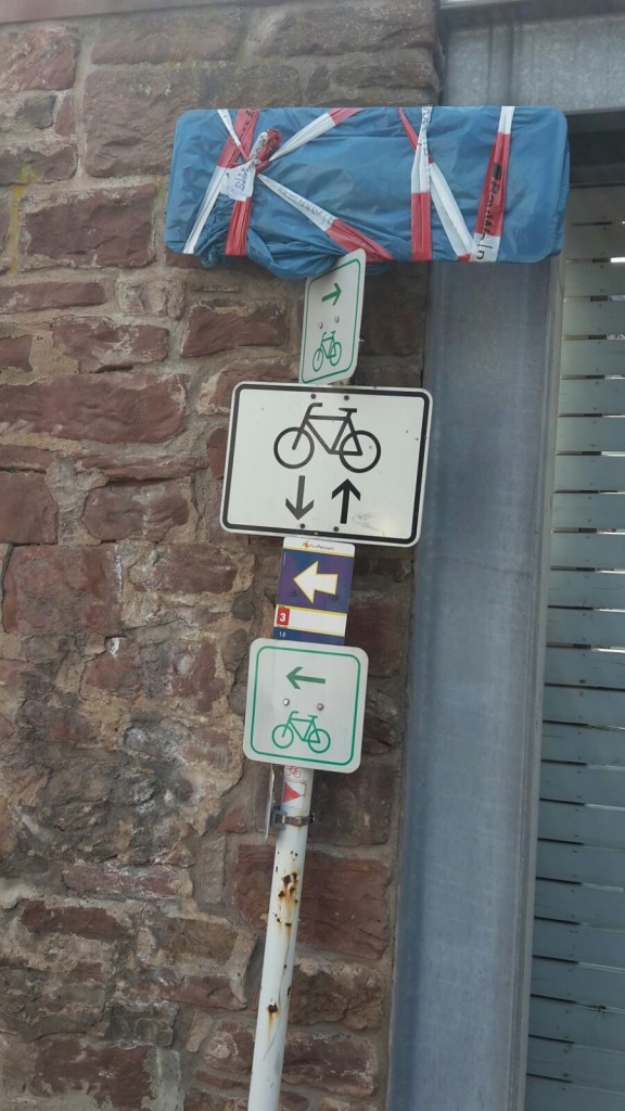 verwirrende Fahrradwegweiser